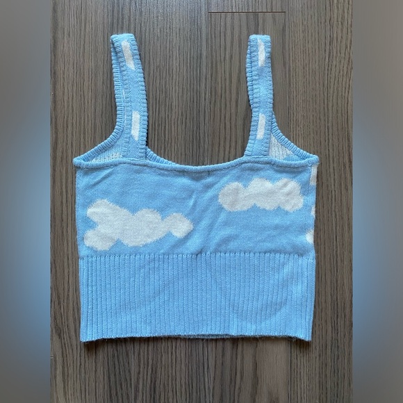 Knit Cloud Cropped Top - Picture 2 of 4